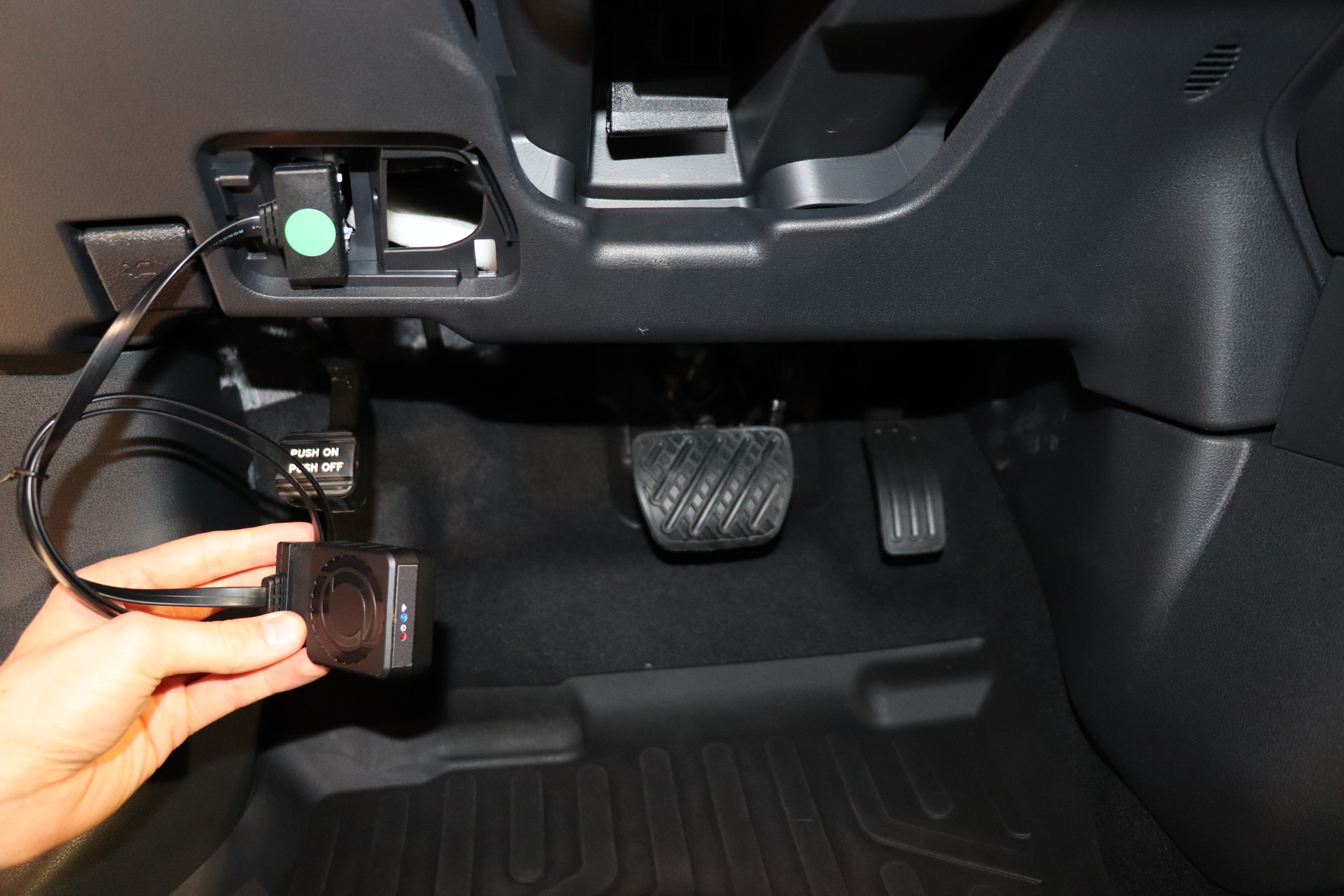 Nissan leaf obd разъем